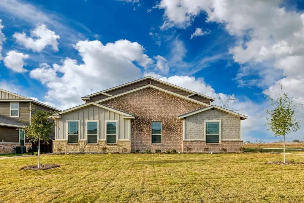 743 Harvest Moon Drive, Venus