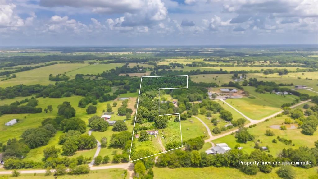 3721 County Road 4040, Whitewright