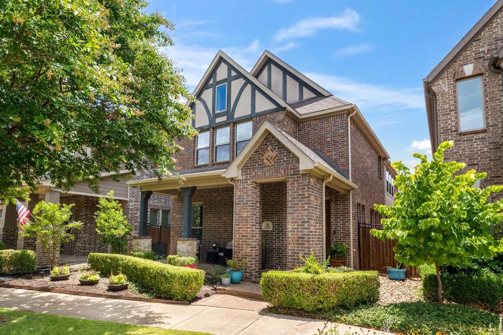1207 Harris Hawk Way, Arlington