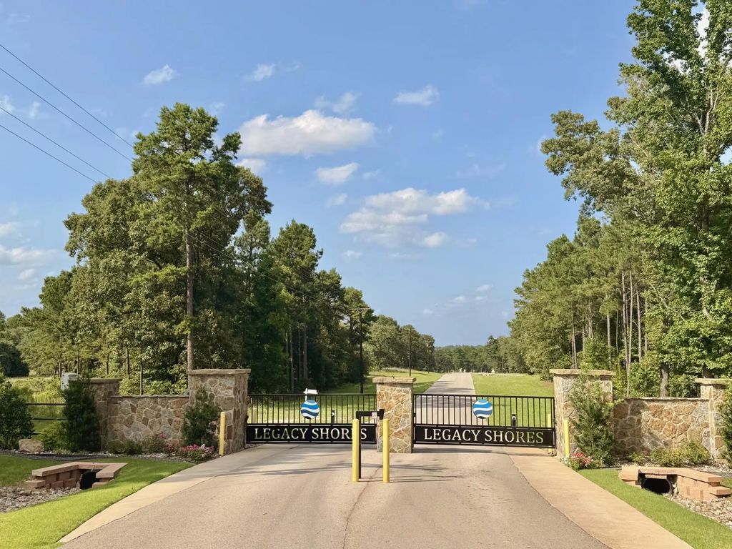 3234 Shadow Pine Drive, Larue
