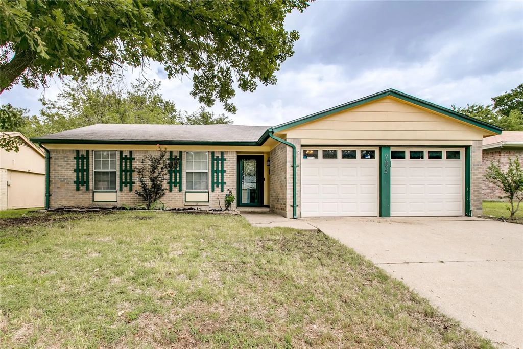 705 Reveille Road, Fort Worth