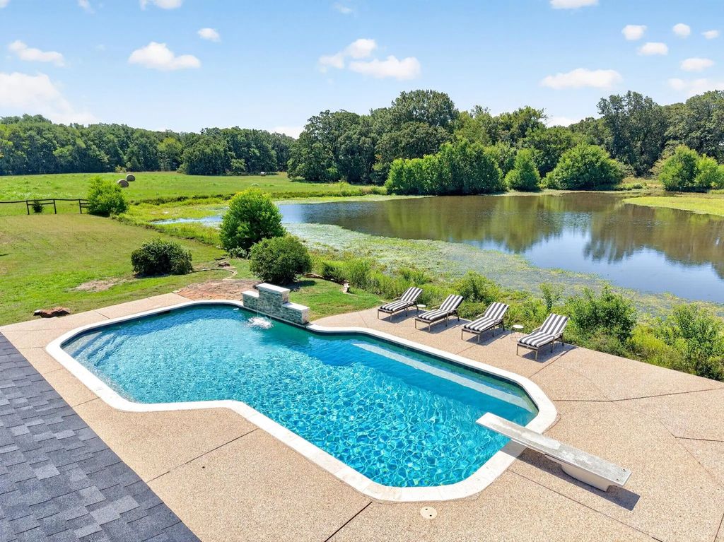 3041 Choctaw Road, Commerce