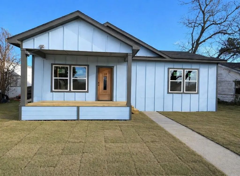 319 E Main Street, Ranger