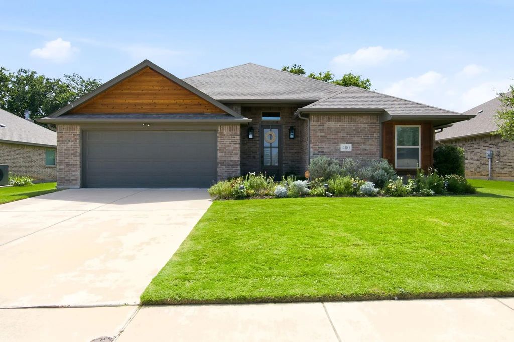 400 Brinkley Drive, Saginaw