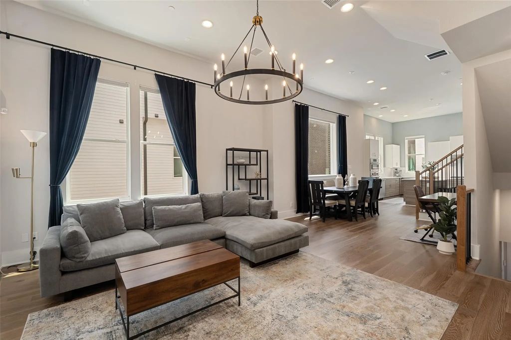 381 E Greenbriar Lane 1001, Dallas