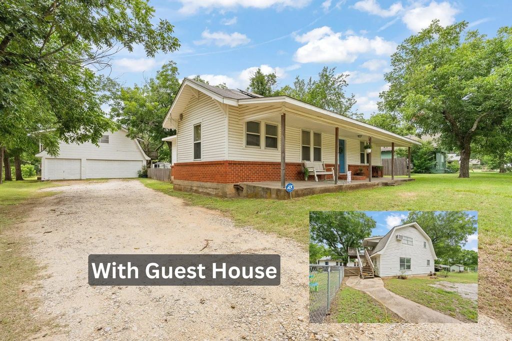 521 Woodard Avenue, Cleburne