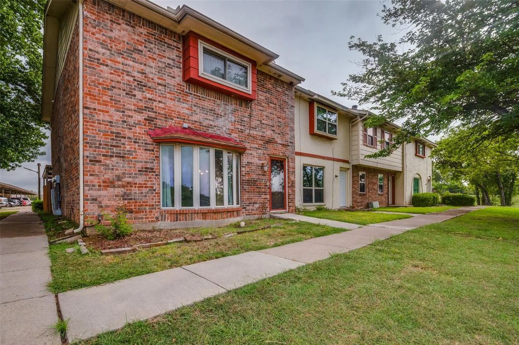 34 E Mountain Lane, Grand Prairie
