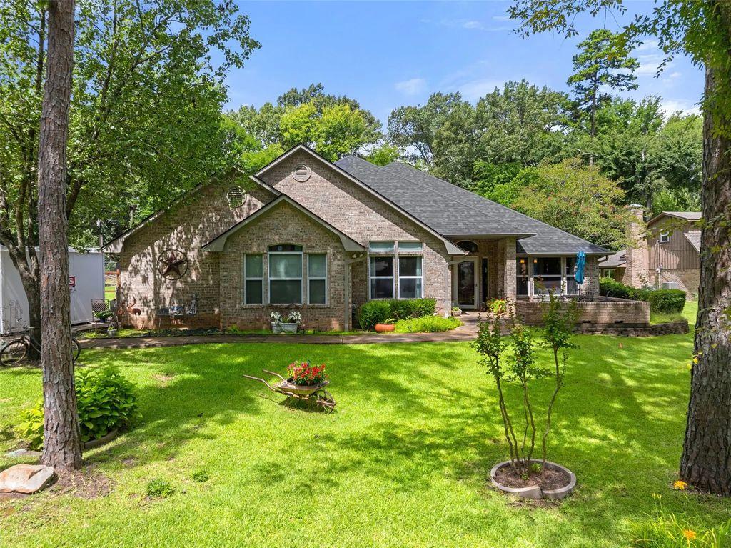 1340 Bridle Path, Lindale