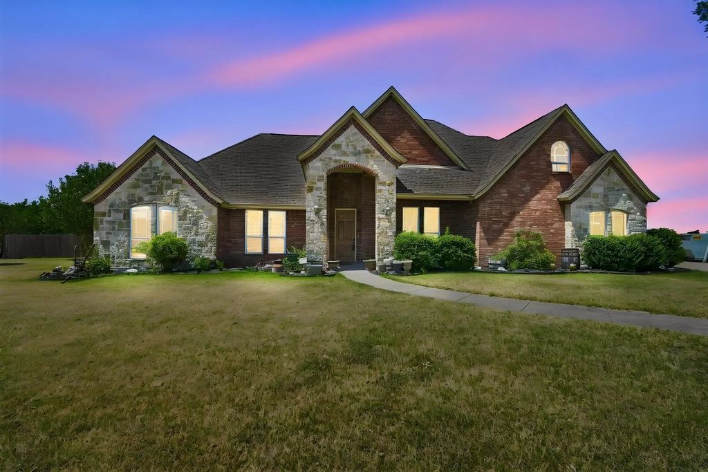 429 Rugged Drive, Red Oak