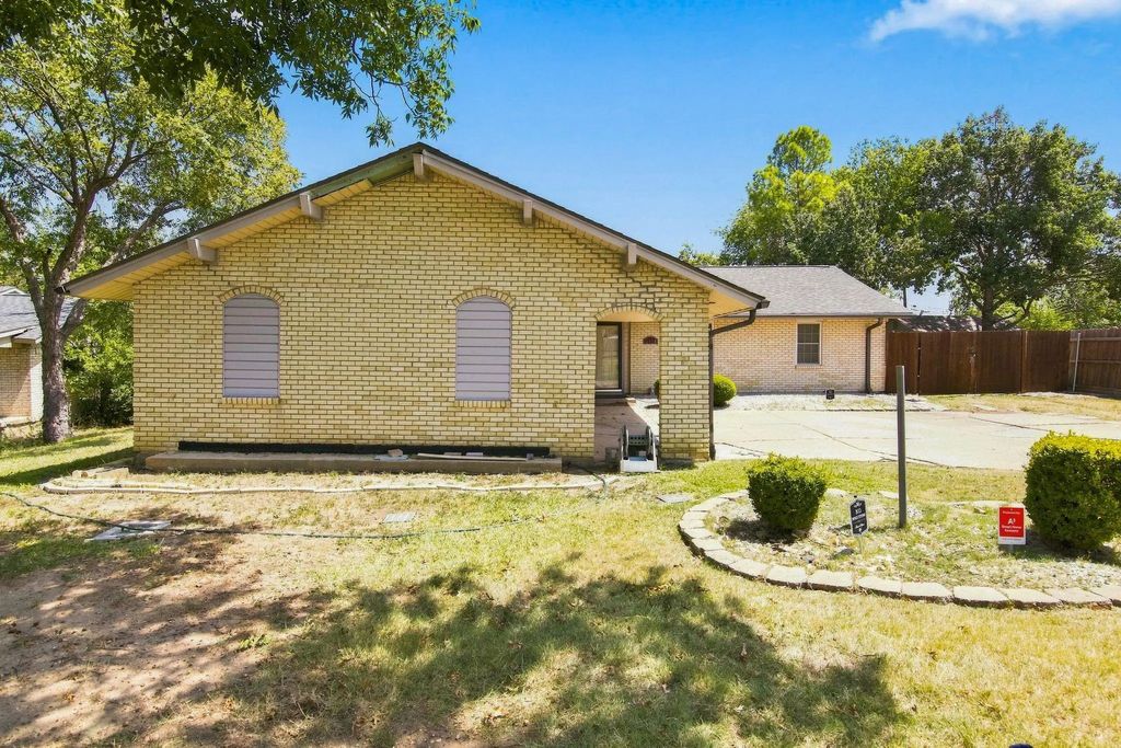 2420 Timberlake Drive, Irving