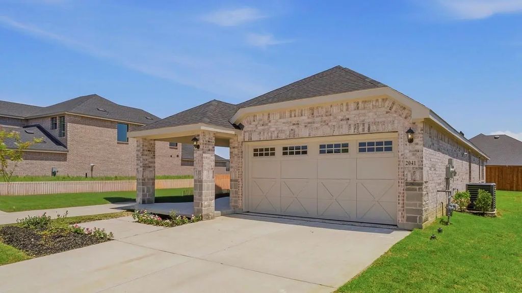 2041 Whispering Lane, Celina