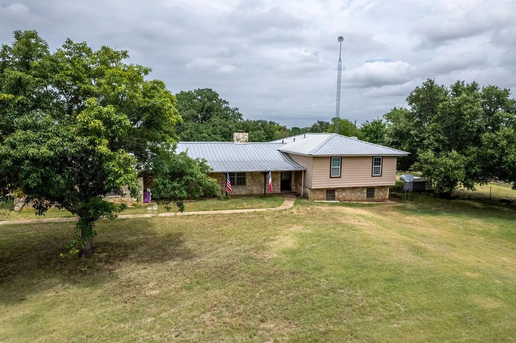 301 County Road 214, Hico