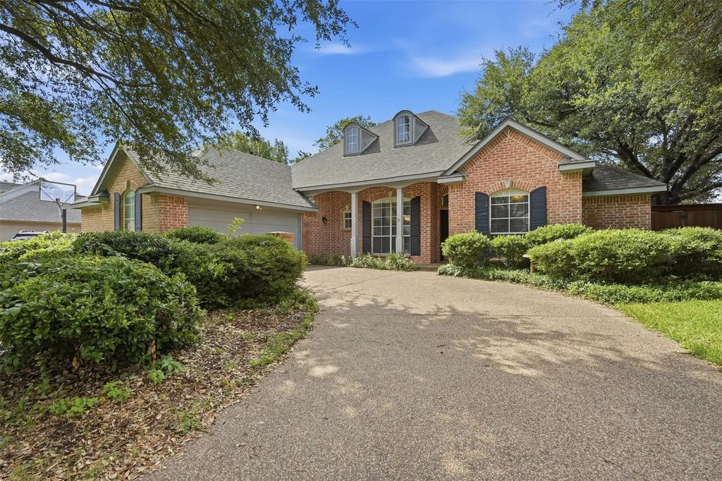 3318 Summergrove Drive, Arlington