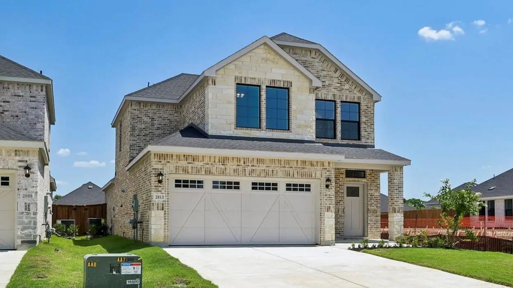 2013 Whispering Lane, Celina