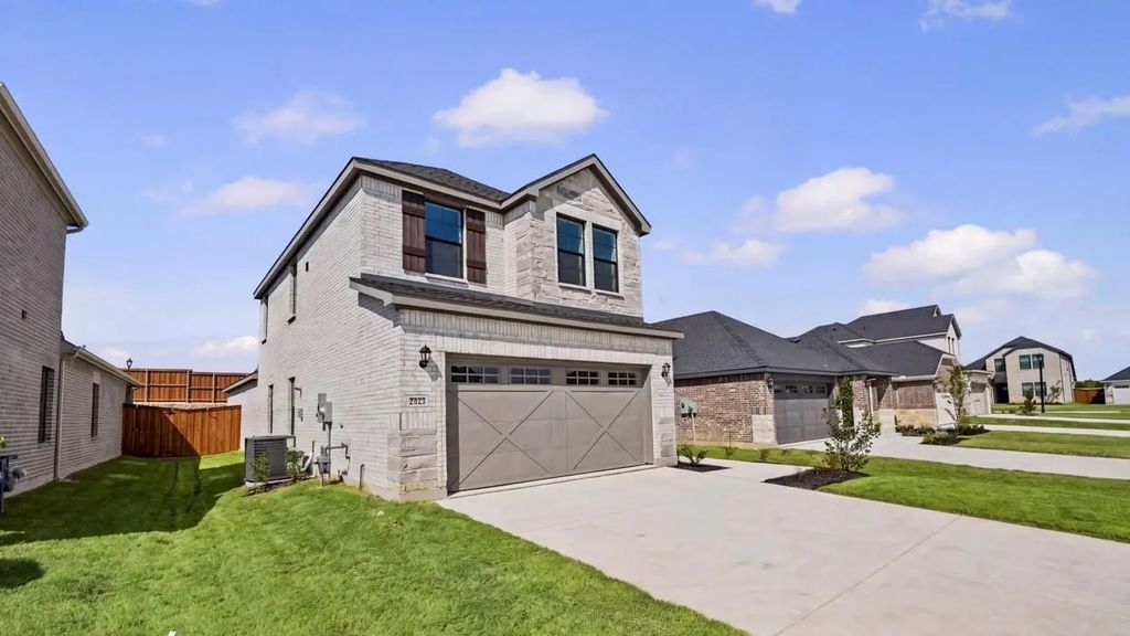 2024 Whispering Lane, Celina