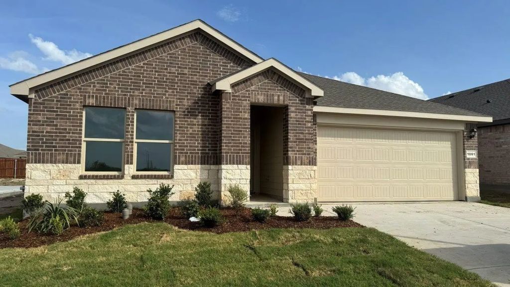 1061 Standing Point Drive, Fort Worth