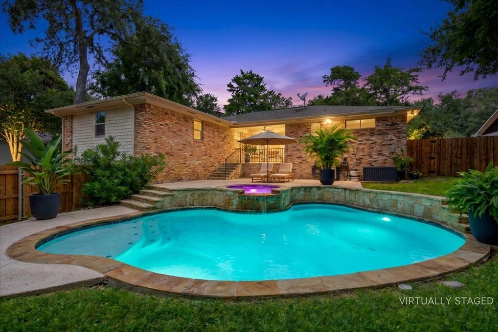8324 Moorcroft Drive, Dallas