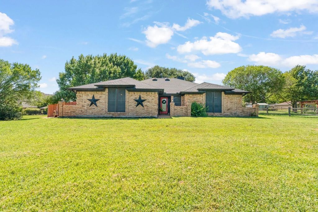 7500 Parker Drive E, Burleson