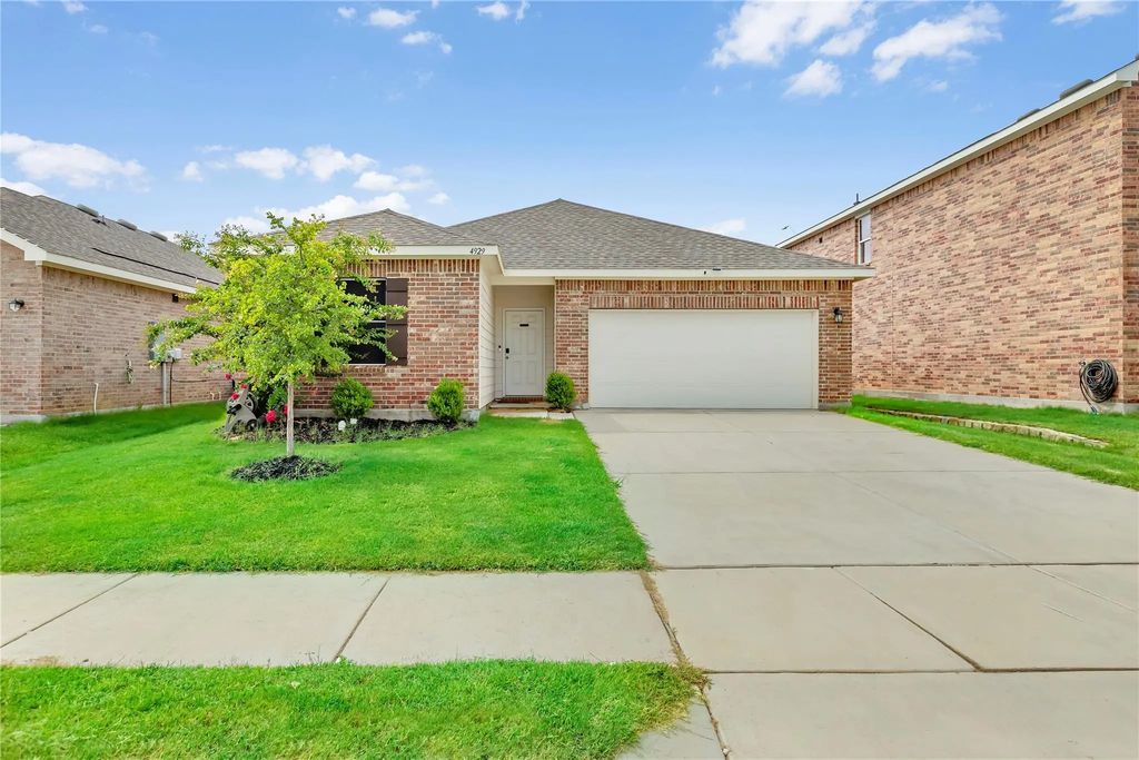 4929 Knob Drive, Fort Worth