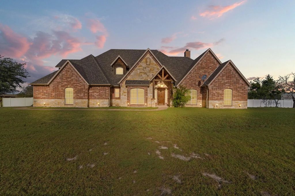 124 True Grit Court, Weatherford