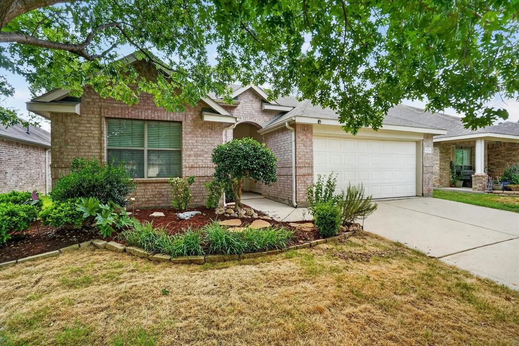 1520 Wickham Drive, Burleson
