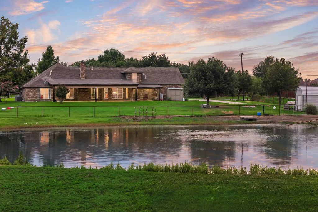 10052 Helms Trail, Forney