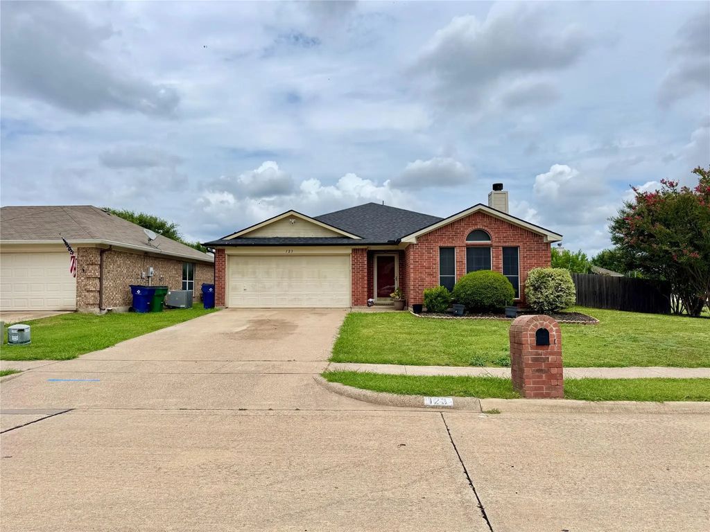 123 Breanna Way, Waxahachie