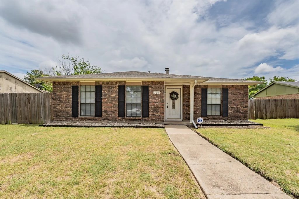 720 Nora Lane, DeSoto