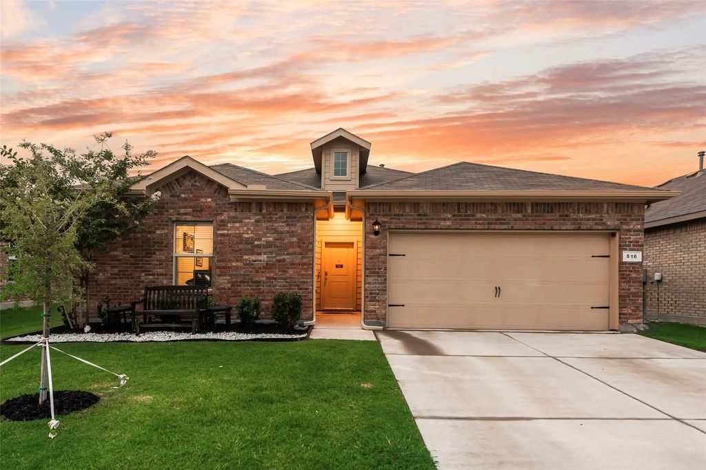 516 Drowsy Water Trail, Fort Worth