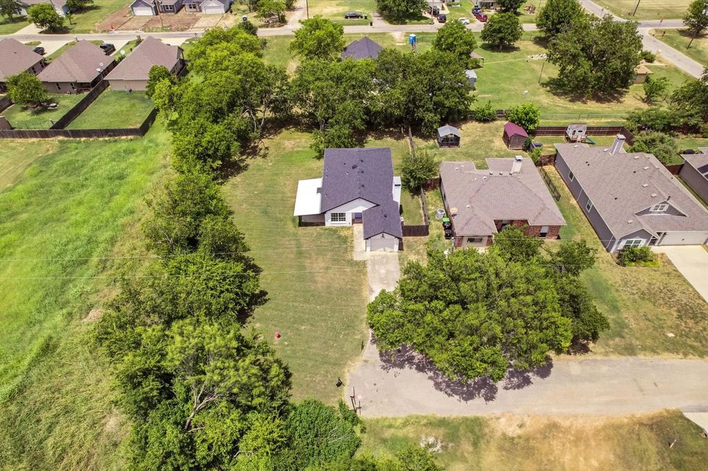 416 Scott Lane, Pilot Point