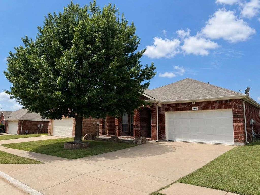 9524 Willow Branch Way, Fort Worth