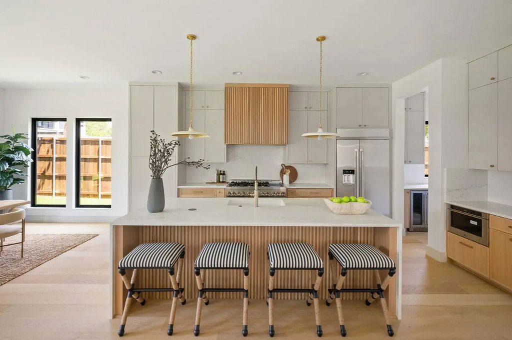 4347 Somerville Avenue, Dallas