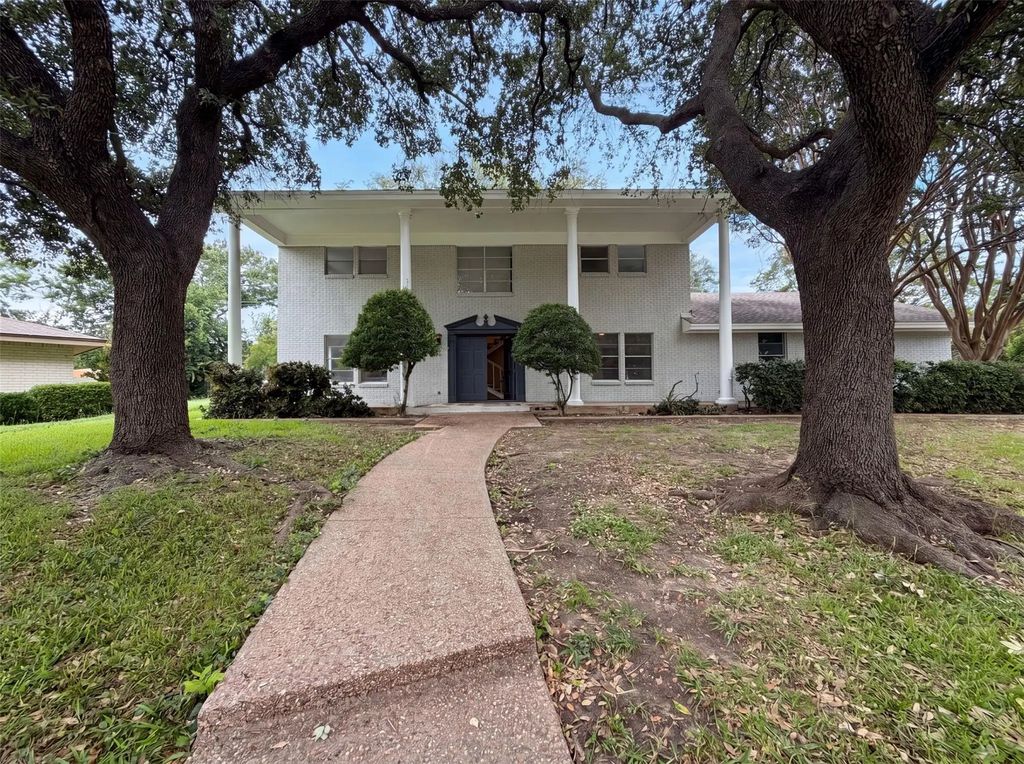 4612 Kenway Court, Fort Worth