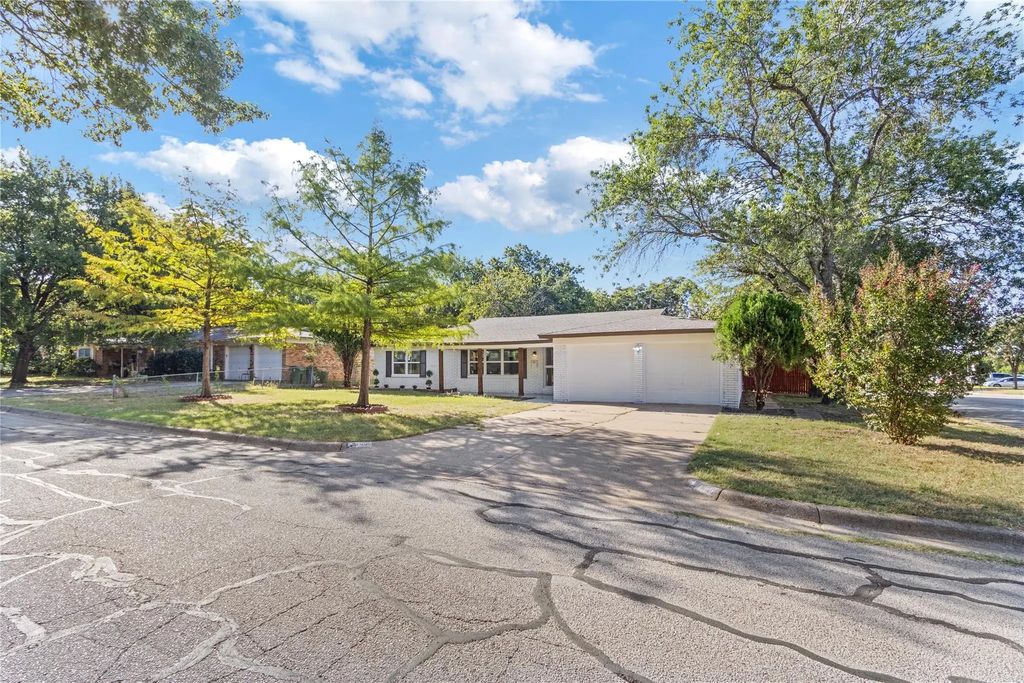 7800 Arnold Terrace, North Richland Hills
