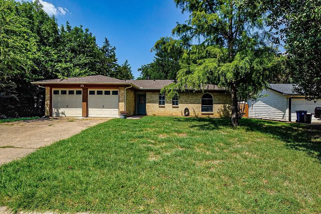 548 Nw Newton Drive, Burleson
