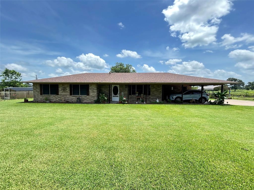 409 County Road 1167, Brashear