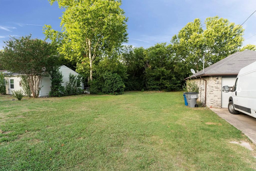 600 N Elm Street, Lancaster