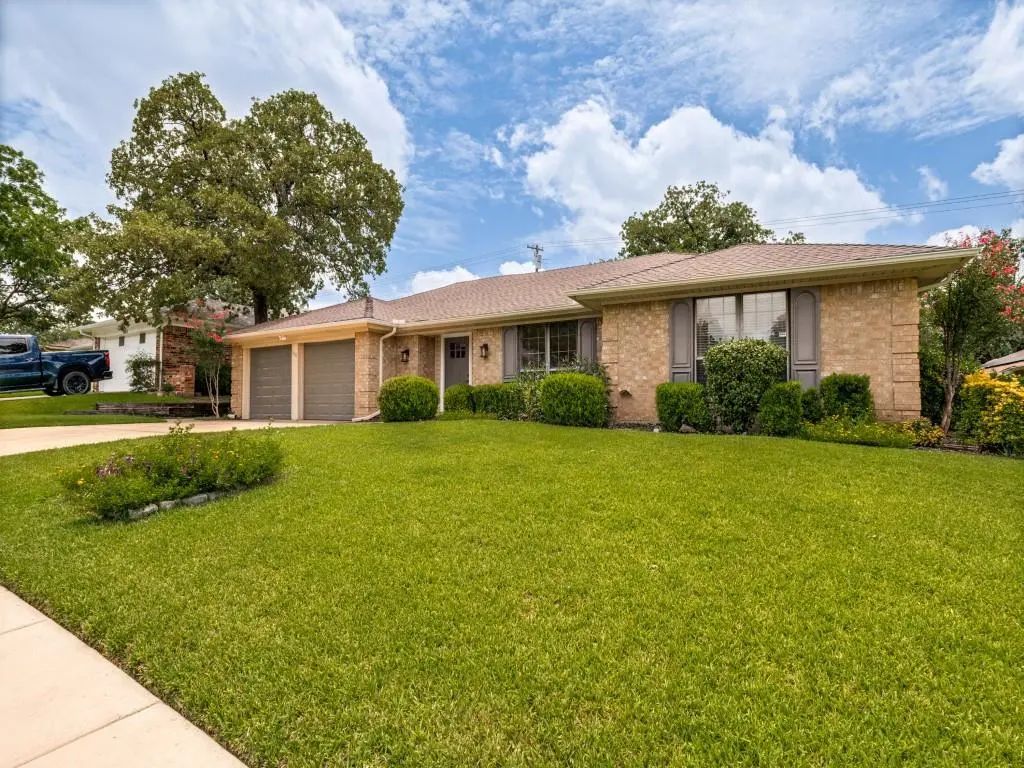 1620 Post Oak Drive, Bedford