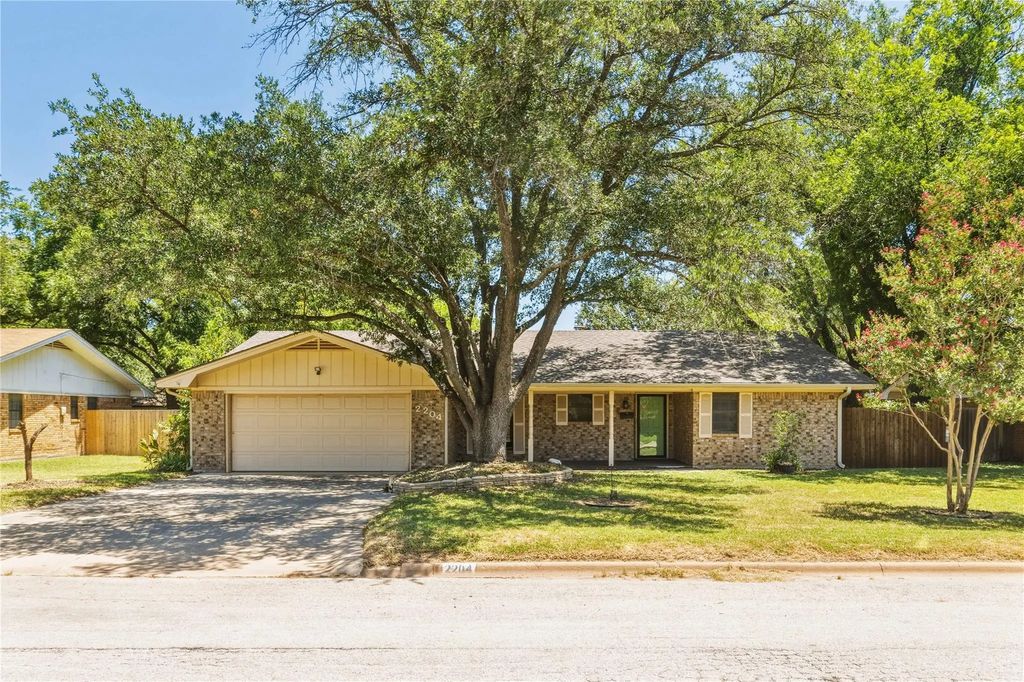 2204 10th Street, Brownwood