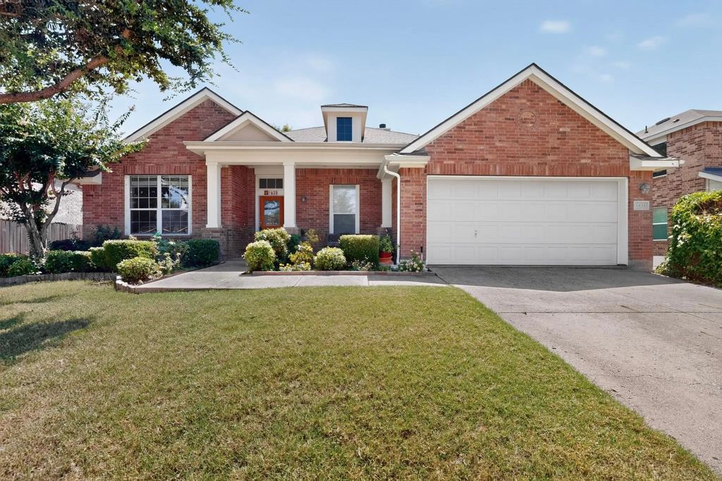 1635 Luckenbach Drive, Forney
