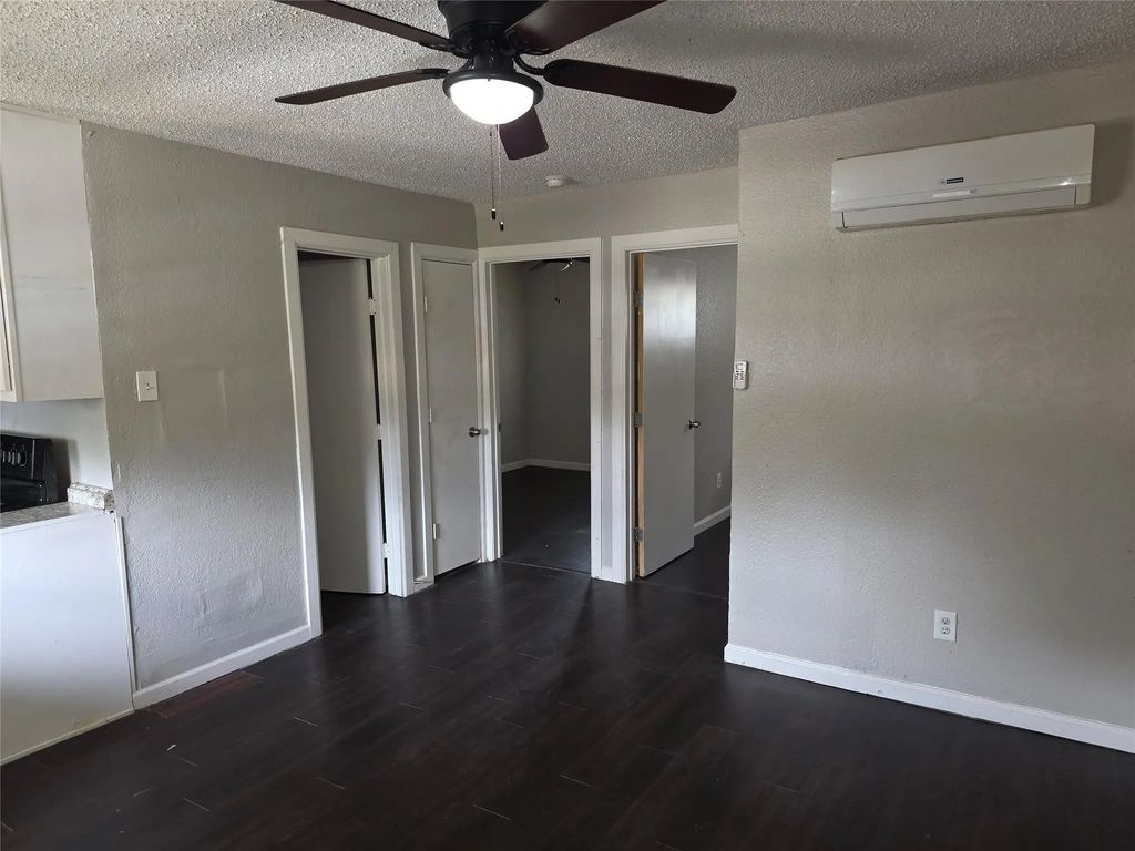 3910 Polly Street 202, Dallas