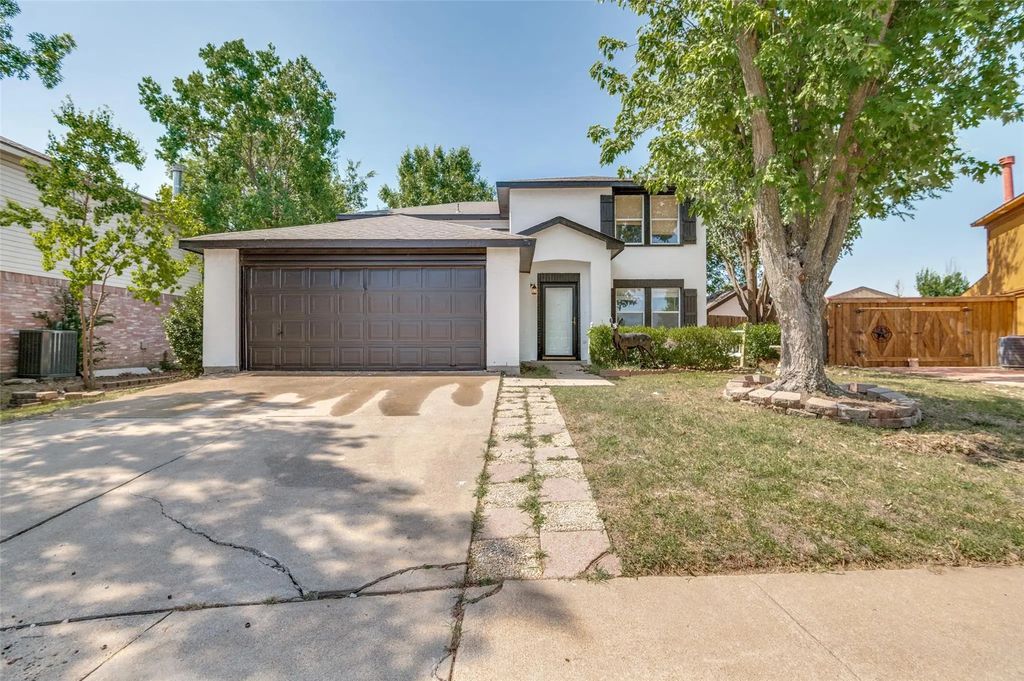 1122 Mazourka Drive, Arlington