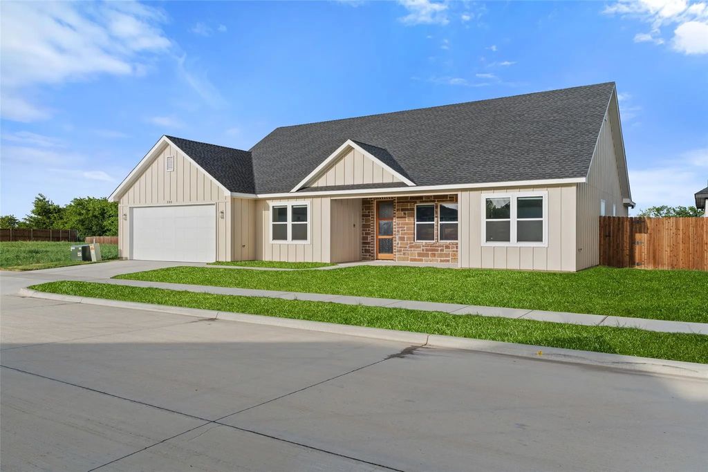 548 Highview Court, Godley