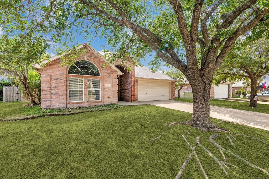 521 Brazos Street, Forney