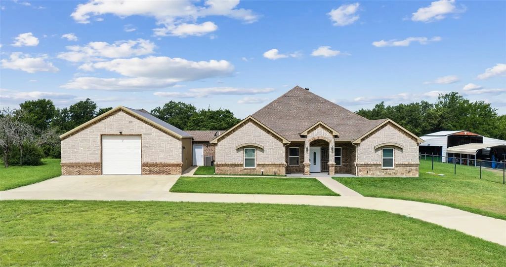6797 Bridle Bit Trail, Fort Worth