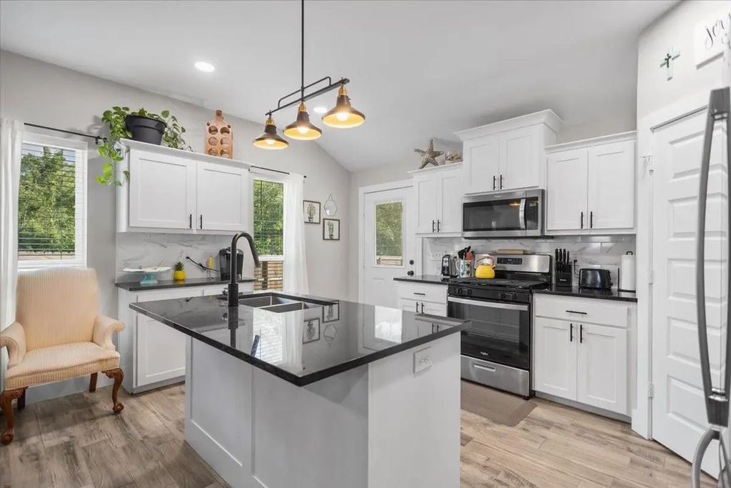 16134 Crossing Circle, Lindale