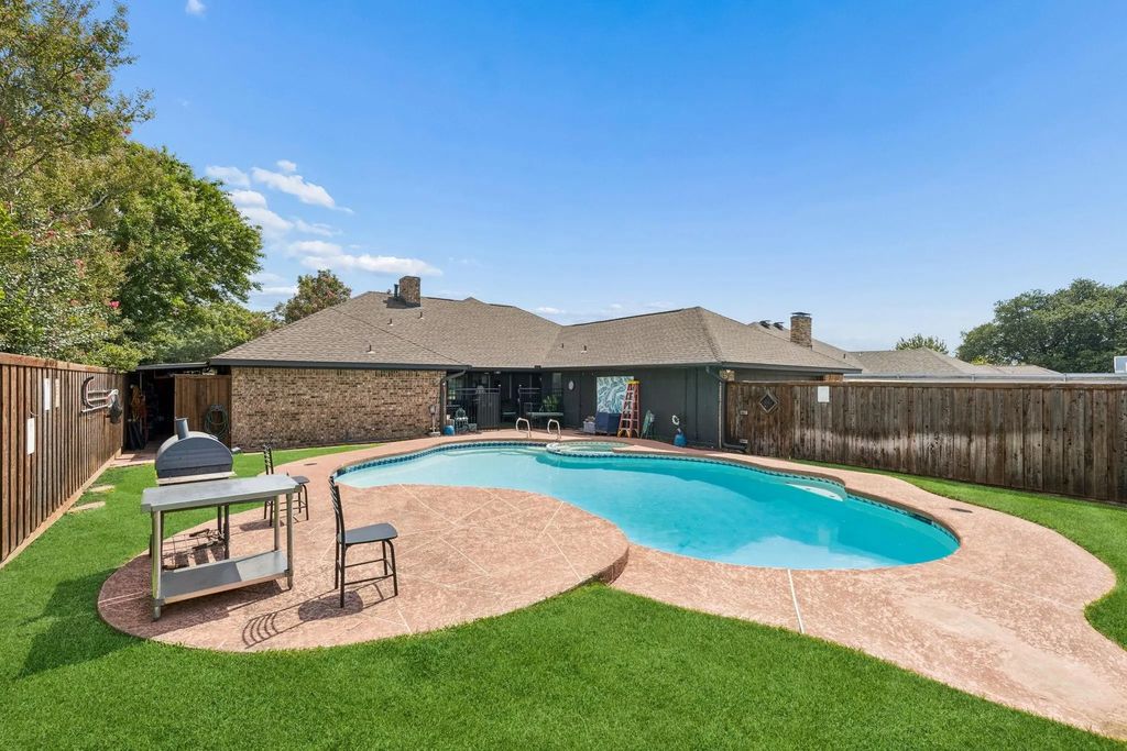 2133 Hunters Ridge, Carrollton