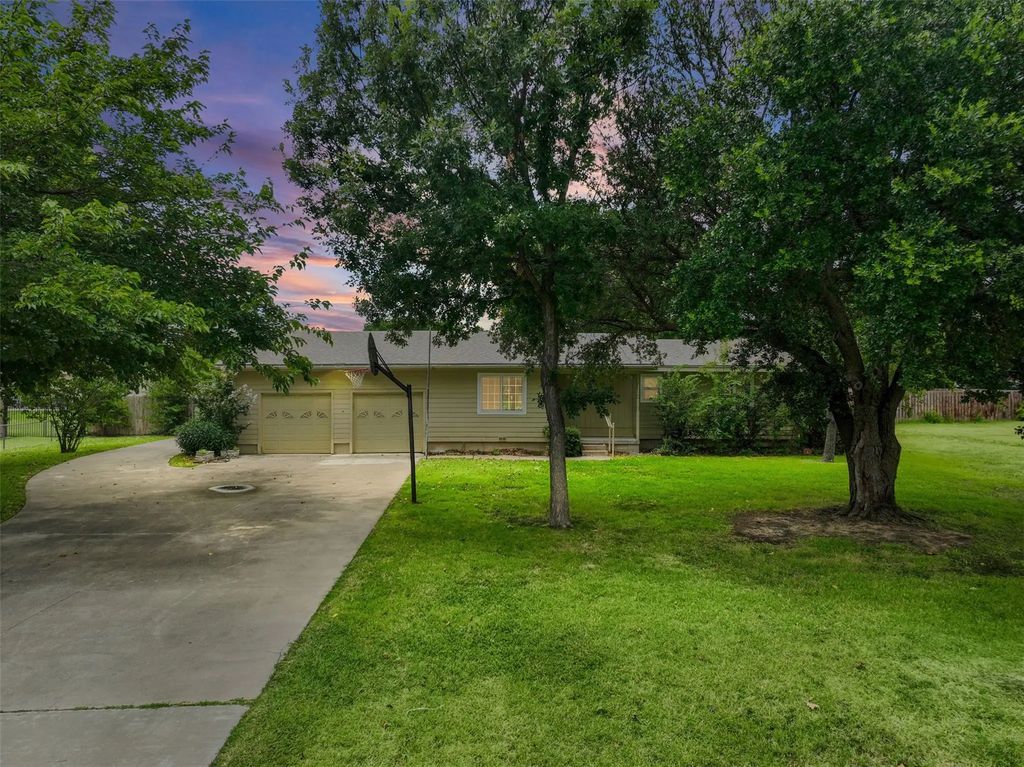 6709 Gillis Johnson Street, Fort Worth