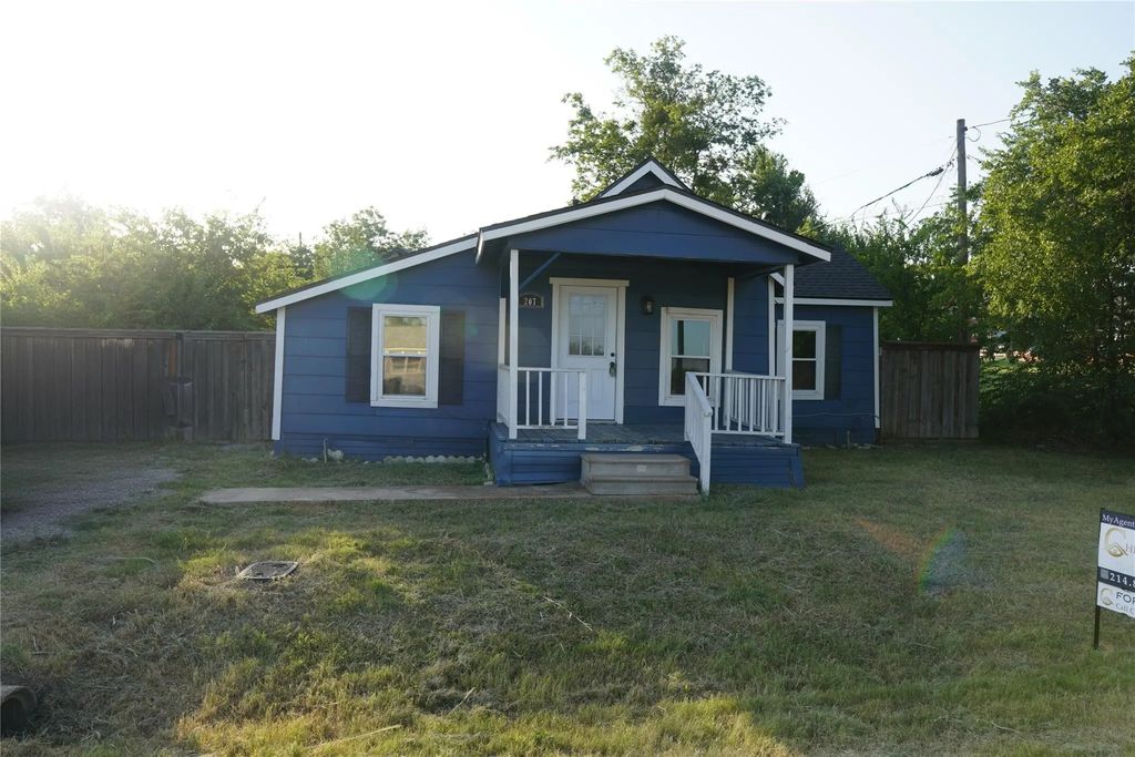 207 N Illinois Street, Celina