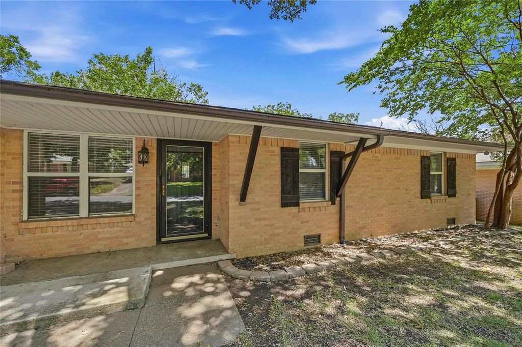 1303 Lafayette Drive, Denison